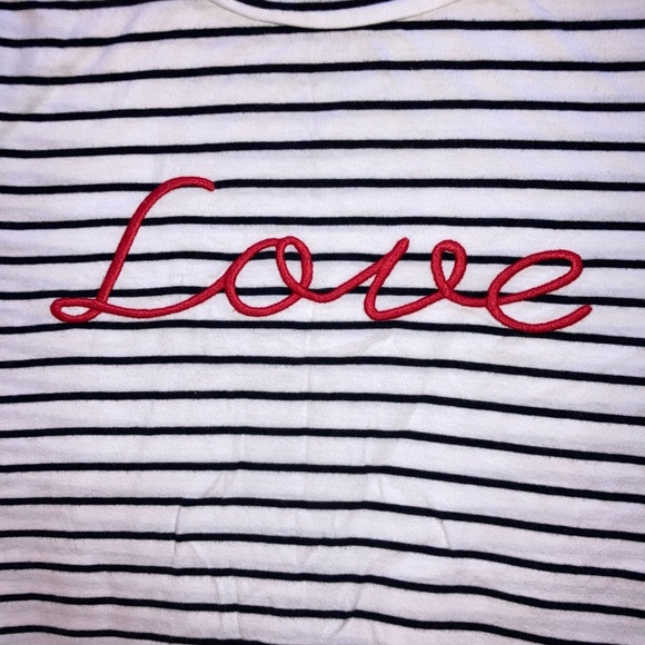 ✨3/15 Old navy Black and white Stripe embroidered tee - Picture 2 of 5